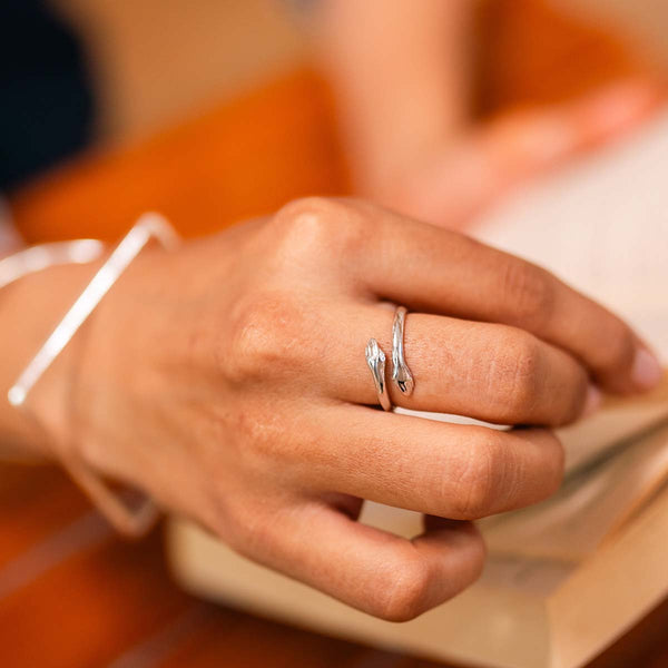 PURE SILVER HUG RING